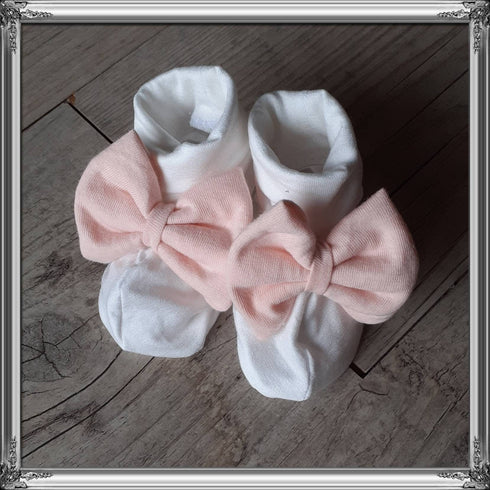 Off-white baby turban with pink bow + matching slippers. Choice of thin or warm fabric